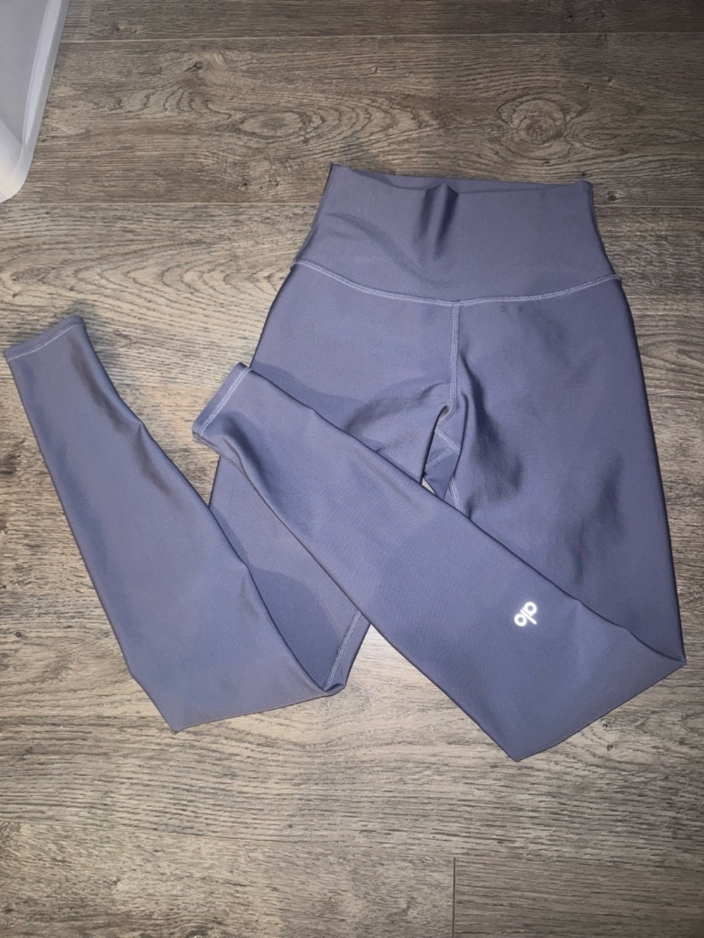 Alo Yoga 7/8 High-Waist Airlift Leggings
sculpting, shiny Airlift fabric